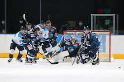 【八戸】終盤まで点を取り合うシーソーゲームとなった/photo - Tohoku Ice Hockey Club