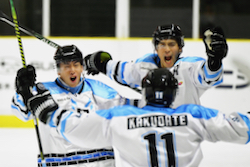 【日光】OT3分、決勝ゴールを挙げて喜びを表現するグリッツ岩本(右)/photo - Maki Ikeda