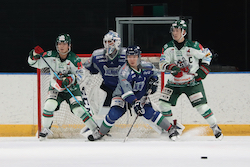 【八戸】クレインズは連日の粘りを見せて勝利につなげた/photo - Tohoku Ice Hockey club