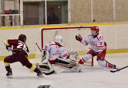 関東勢同士の対戦は接戦となったが、早実が水戸啓明を振り切った