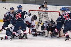 中央は慶應の攻撃を抑えて完封勝利