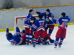 インカレ優勝、今季の三冠達成を決め、歓喜の東洋の選手たち