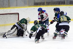 青山学院（緑）は、関西学院ペースで進む時間帯を凌ぎ、チャンスを確実に決めて勝利したい