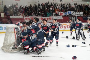 連覇を達成して歓喜する中央だの選手たち／photo - Breakaway